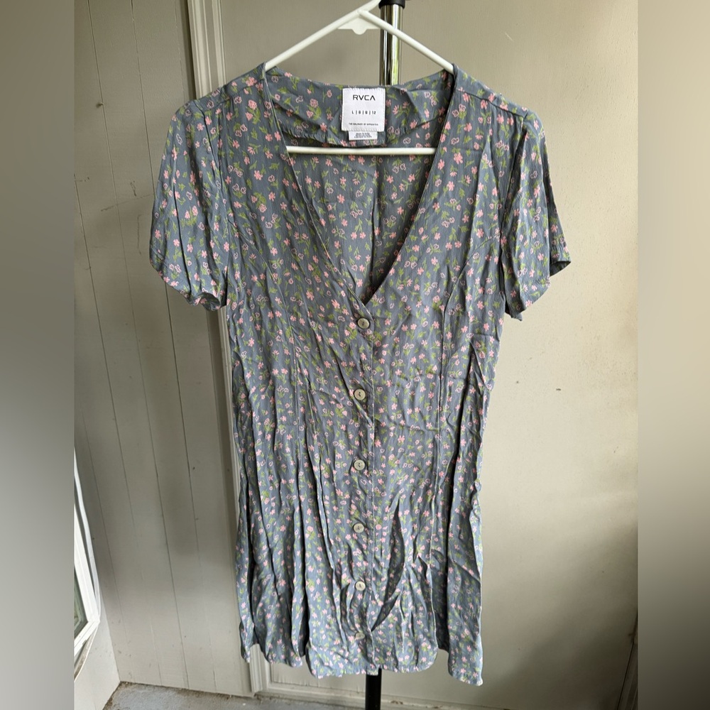 RVCA Women’s Size L Blue Floral Short Dress- Never worn!